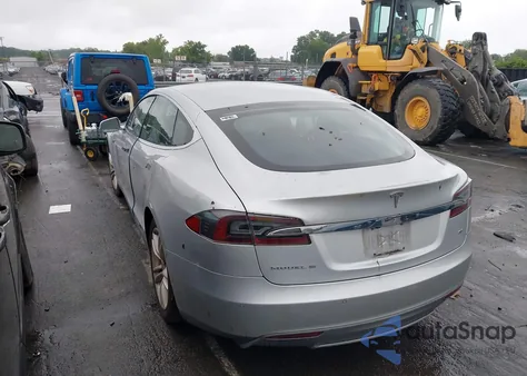2015 Tesla Model S 60/70/85 z USA, uszkodzony, nr VIN 5YJSA1H13FF082373